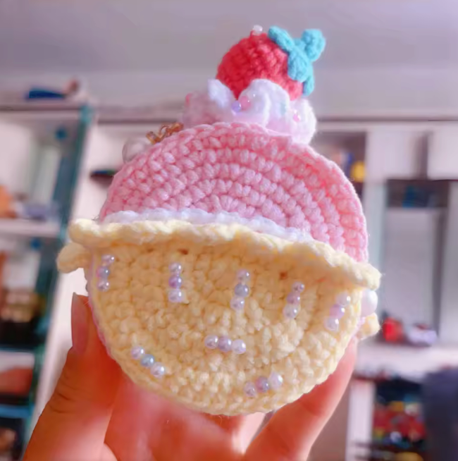 Tamagotchi Paradise Knitted Case - Strawberry Cake